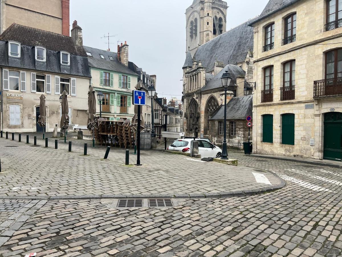 Petit F2 Fonctionnel Plein Centre Et Proche Gare Lejlighed Bourges Eksteriør billede